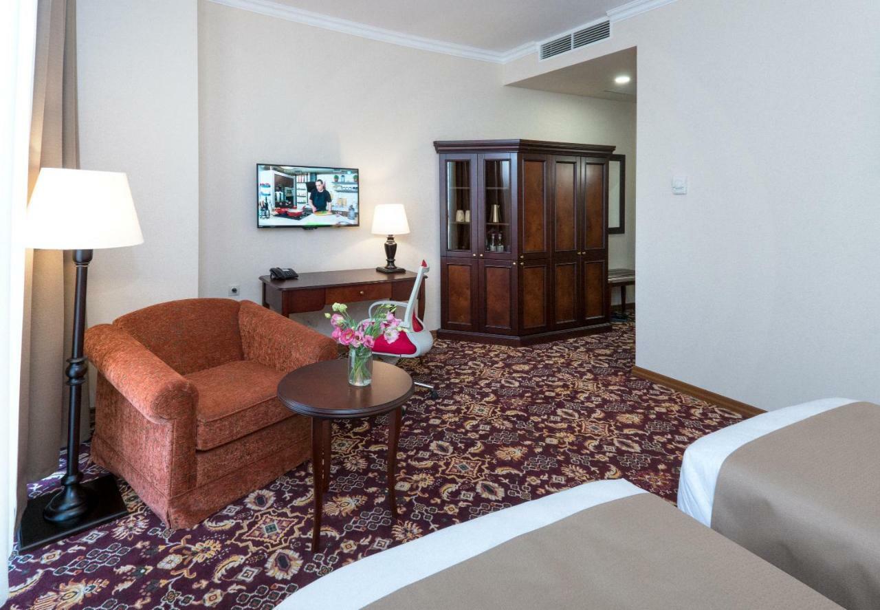 Ani Grand Hotel Erivan Dış mekan fotoğraf
